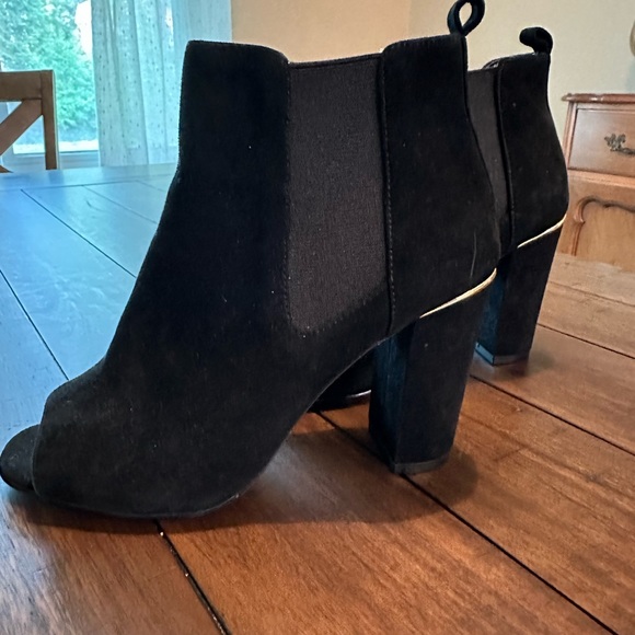 White House Blqck Market black suede peep toe booties Size 7 - Picture 4 of 8